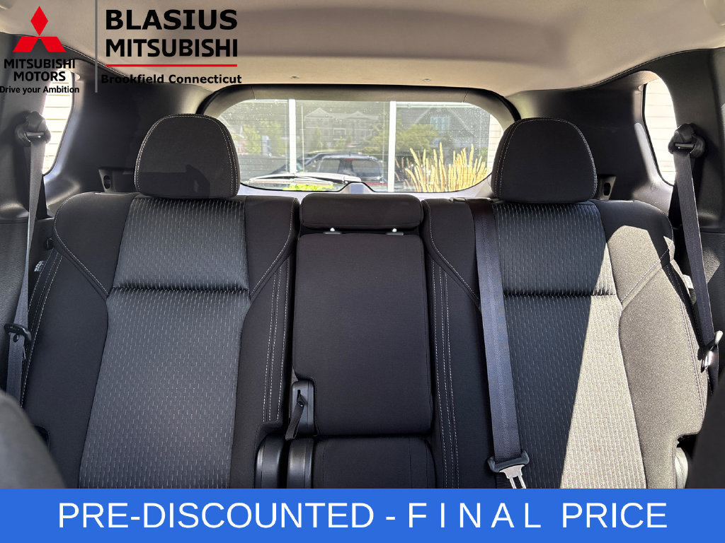 Used 2025 Mitsubishi Outlander ES AWD/4WD image 46
