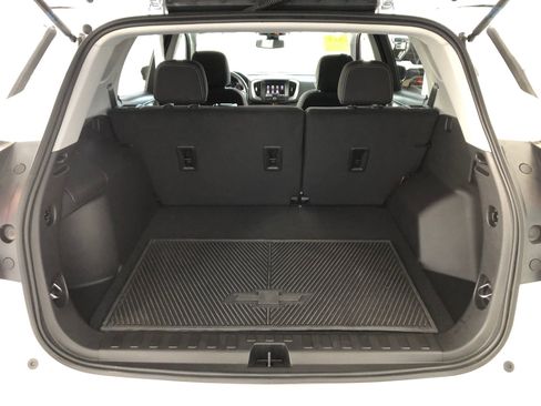 Used 2024 GMC Terrain SLE image 8