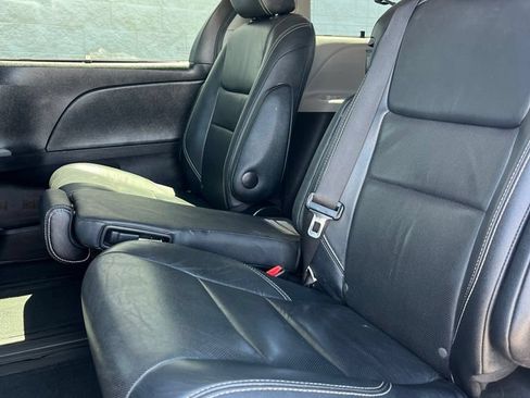 Used 2016 Toyota Sienna SE Premium FWD image 25