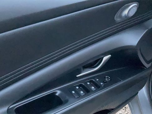 Certified 2024 Hyundai Elantra SEL w/ Convenience Package image 18