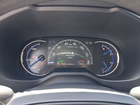 Used 2025 Toyota RAV4 XLE AWD/4WD image 16