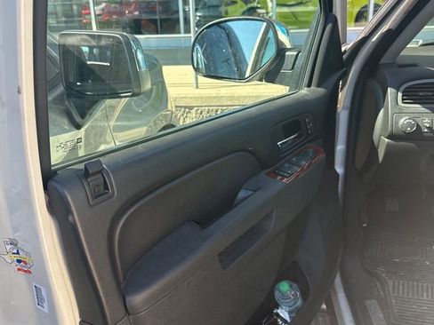 Used 2012 Chevrolet Suburban LTZ image 12