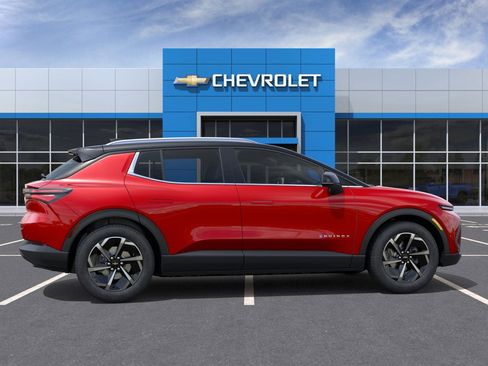 New 2026 Chevrolet Equinox EV LT image 30