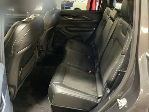 Used 2023 Jeep Grand Cherokee Altitude AWD/4WD image 20
