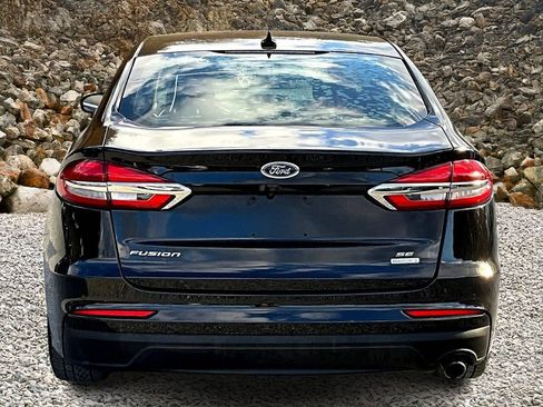Used 2019 Ford Fusion SE image 4