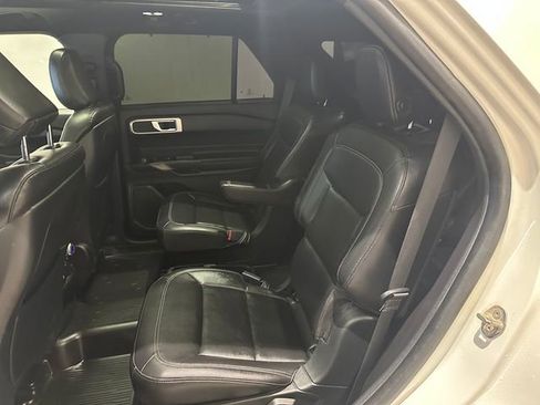 Used 2020 Ford Explorer XLT w/ Equipment Group 202A AWD/4WD image 22