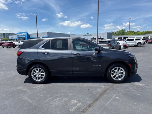 Used 2023 Chevrolet Equinox LT FWD image 2
