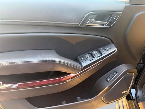 Used 2017 GMC Yukon XL SLT AWD/4WD image 9