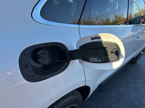 Used 2023 Porsche Macan image 44