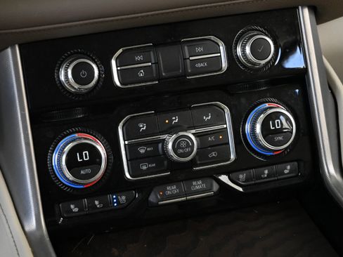Used 2024 GMC Yukon Denali RWD image 22