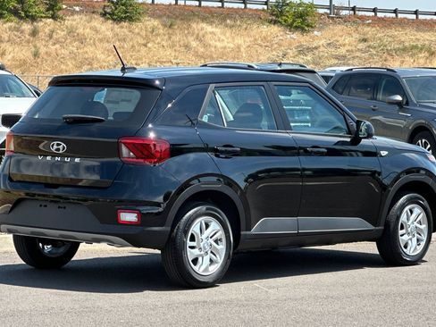 Used 2026 Hyundai Venue SE FWD image 3