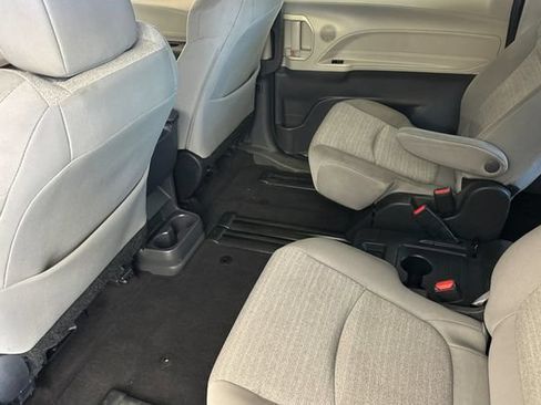 Certified 2024 Toyota Sienna LE AWD/4WD image 16