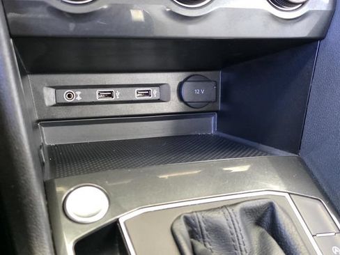 Used 2018 Volkswagen Tiguan SEL FWD image 24