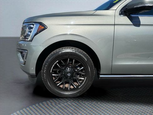 Used 2019 Ford Expedition Limited w/ Equipment Group 302A AWD/4WD image 12