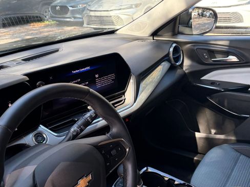 Used 2025 Chevrolet Trax LT w/ LT Convenience Package image 29