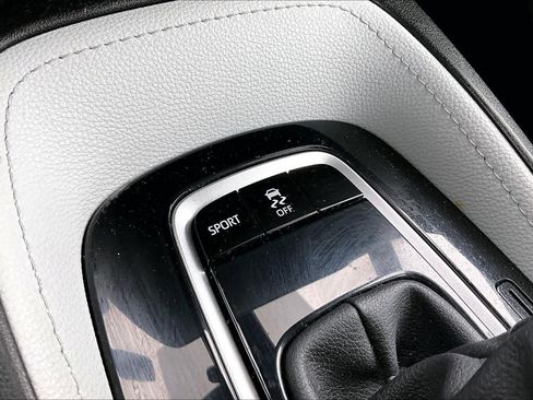 Used 2020 Toyota Corolla SE image 31