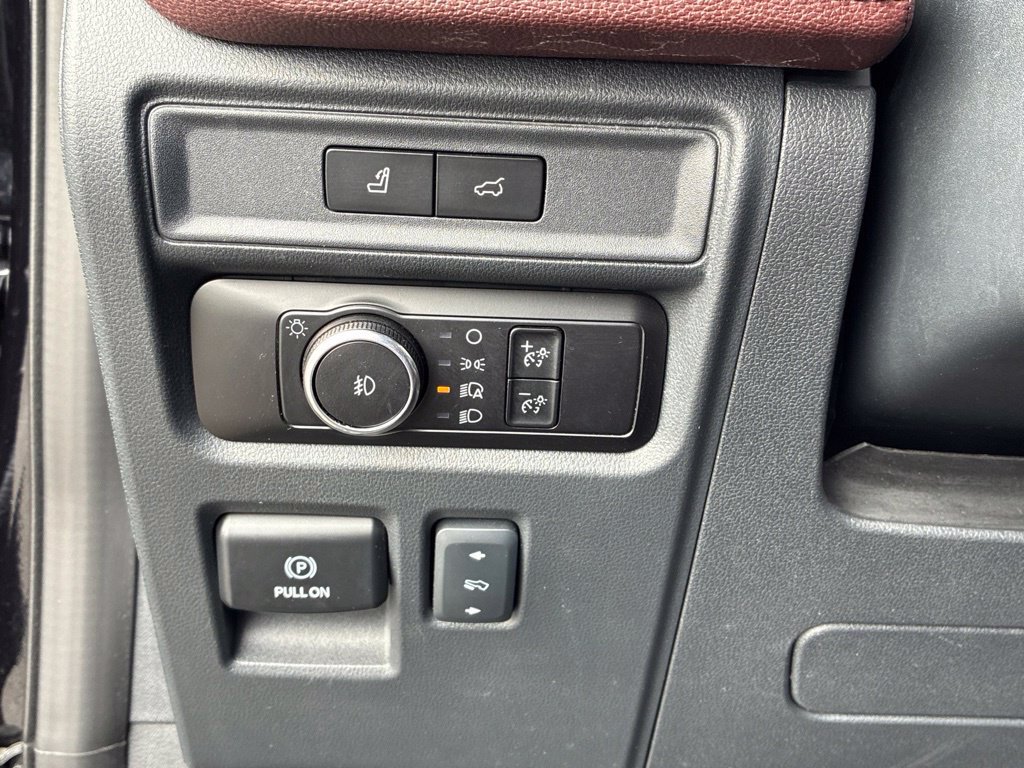 Used 2024 Ford Expedition Limited AWD/4WD image 40