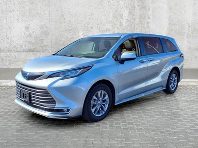 Used 2022 Toyota Sienna XLE