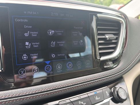 Used 2017 Chrysler Pacifica Limited w/ Advanced Safetytec Group FWD image 26