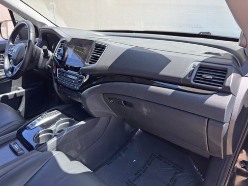Used 2021 Honda Pilot Touring image 14