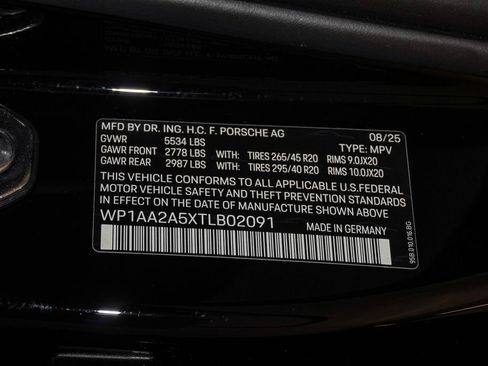 Certified 2026 Porsche Macan AWD/4WD image 30