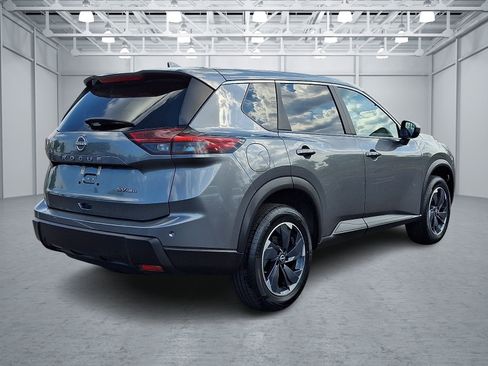 Used 2024 Nissan Rogue SV AWD/4WD image 6