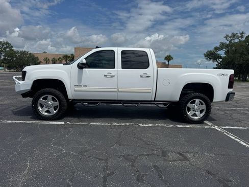 Used 2014 GMC Sierra 2500 SLT w/ SLT Convenience Package AWD/4WD image 9