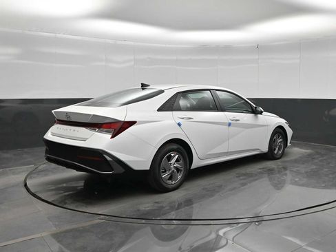 New 2026 Hyundai Elantra SE FWD image 7