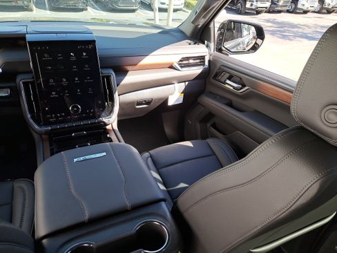 New 2026 GMC Yukon XL Denali image 18