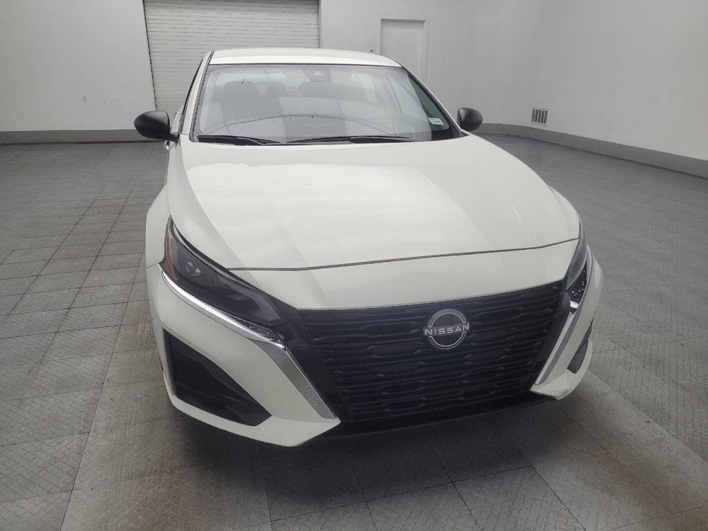 Used 2025 Nissan Altima 2.5 SV FWD image 14