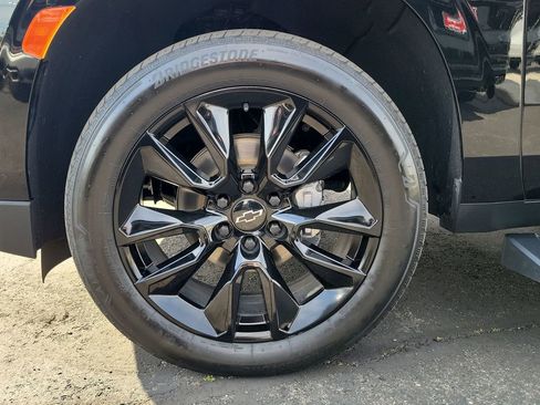 Used 2024 Chevrolet Suburban RST w/ Sport Performance Package image 33