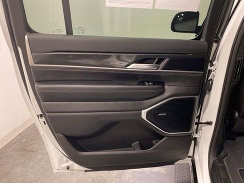 Used 2023 Jeep Wagoneer L 4WD w/ Premium Group I image 25