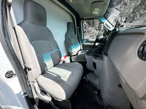 Used 2015 Ford E-350 and Econoline 350 Super Duty image 23