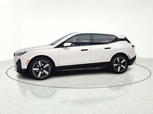 Used 2023 BMW iX xDrive50 w/ Sport Package AWD/4WD image 4