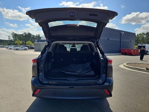 Used 2023 Toyota Highlander L FWD image 18