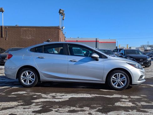 Used 2017 Chevrolet Cruze LT w/ Convenience Package image 4
