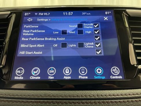 Used 2020 Chrysler Pacifica Limited image 29