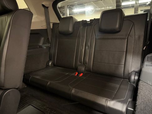 Used 2018 Volkswagen Tiguan SE FWD image 34