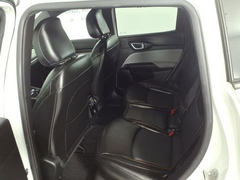 Used 2023 Jeep Compass Latitude image 9