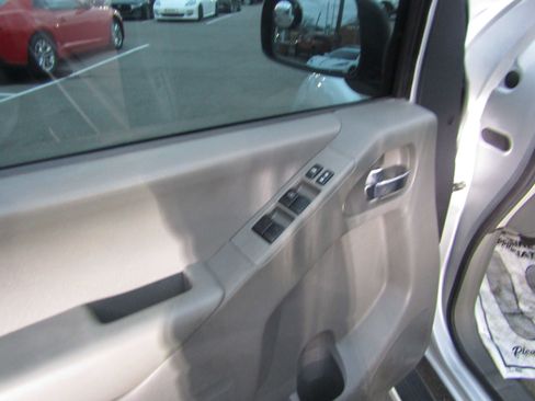 Used 2018 Nissan Frontier SV image 11