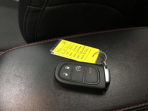 Used 2021 Jeep Cherokee Trailhawk w/ Sun & Sound Group AWD/4WD image 11