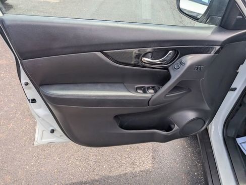 Used 2017 Nissan Rogue SL AWD/4WD image 14