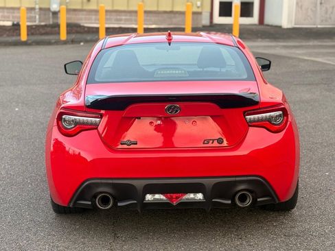 Used 2017 Toyota 86 RWD image 6