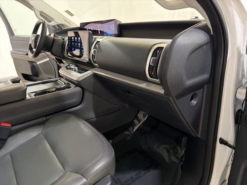 Used 2025 Ford Expedition Active image 28