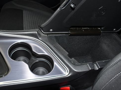 Used 2016 Dodge Challenger SXT RWD image 18