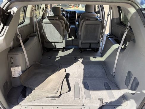 Used 2006 Chrysler Town & Country Touring image 74