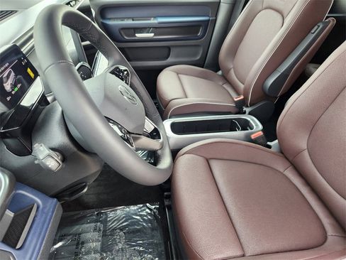 New 2025 Volkswagen ID. Buzz Pro S image 12