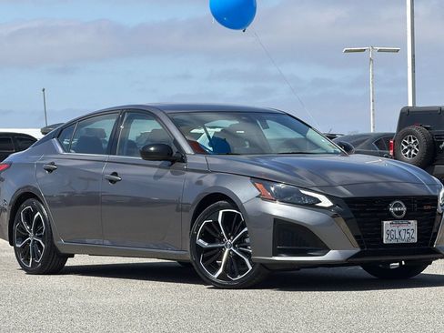 Used 2023 Nissan Altima 2.5 SR w/ SR Premium Package FWD image 2