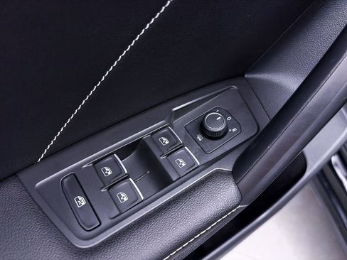 Used 2023 Volkswagen Tiguan SE AWD/4WD image 17