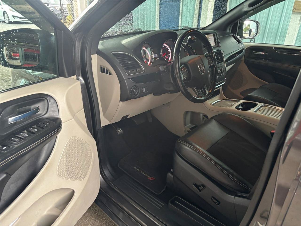 Used 2020 Dodge Grand Caravan SXT FWD image 10